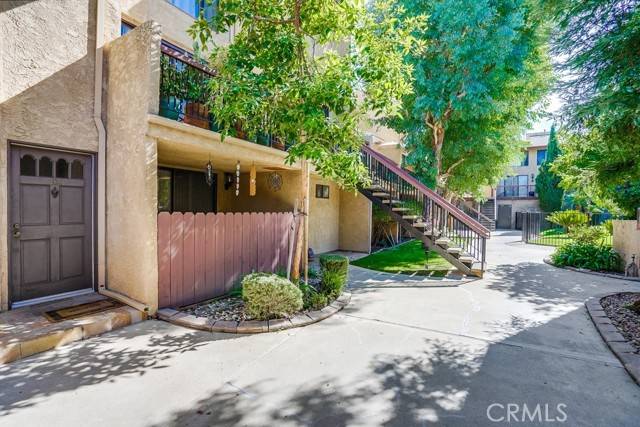 Woodland Hills (los Angeles), CA 91303,22038 Vanowen Street #215