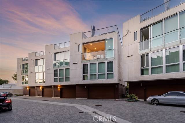 Newport Beach, CA 92663,3351 Via Lido