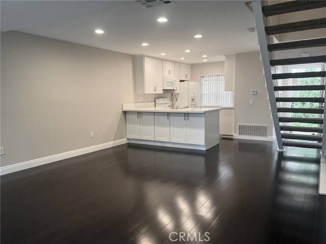 Irvine, CA 92620,200 Pineview