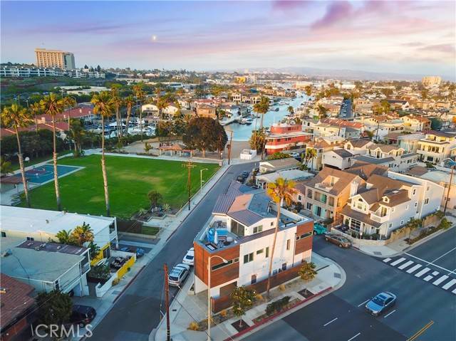 Newport Beach, CA 92663,4405 Channel Place