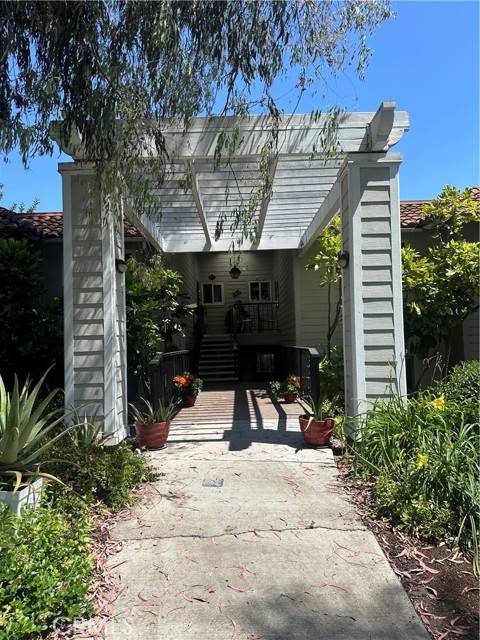 Laguna Woods, CA 92637,967 Calle Aragon #B