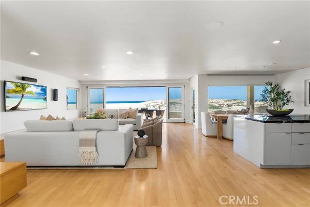 Newport Beach, CA 92661,1554 E Oceanfront