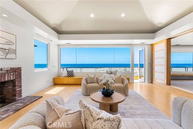 Newport Beach, CA 92661,1554 E Oceanfront