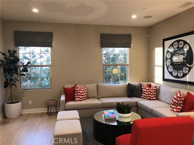 Irvine, CA 92618,136 Milky Way