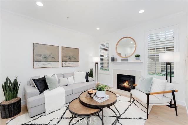 Tustin, CA 92782,239 Gallery Way