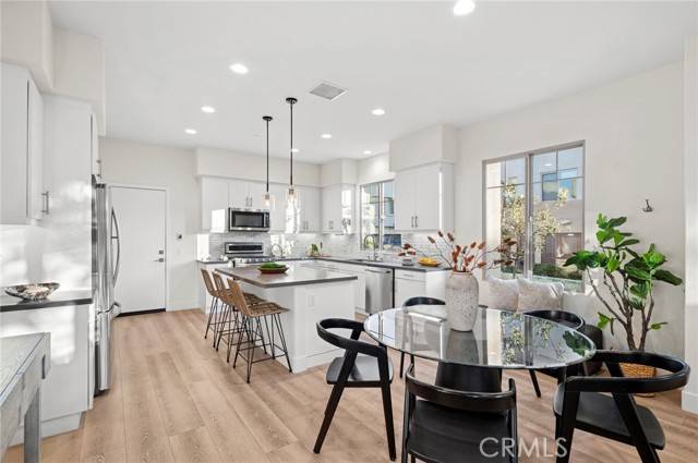 Irvine, CA 92618,164 Harringay