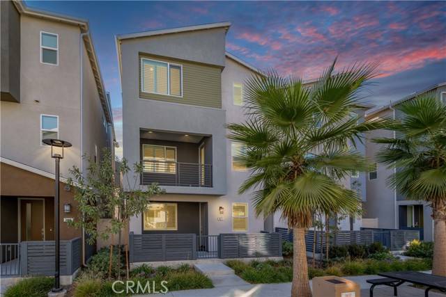 Santa Ana, CA 92701,921 E 3rd Street