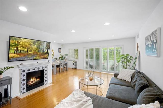 Los Angeles, CA 90077,2345 Roscomare rd #306