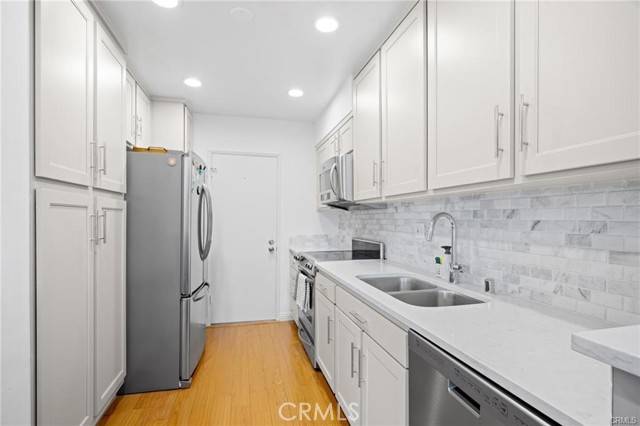 Los Angeles, CA 90077,2345 Roscomare rd #306