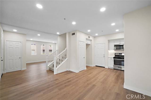 Irvine, CA 92603,82 Stepping Stone