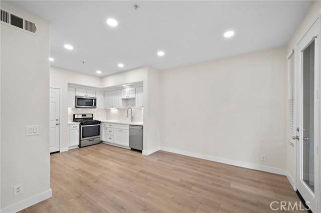 Irvine, CA 92603,82 Stepping Stone