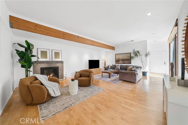 Huntington Beach, CA 92649,5862 Raphael