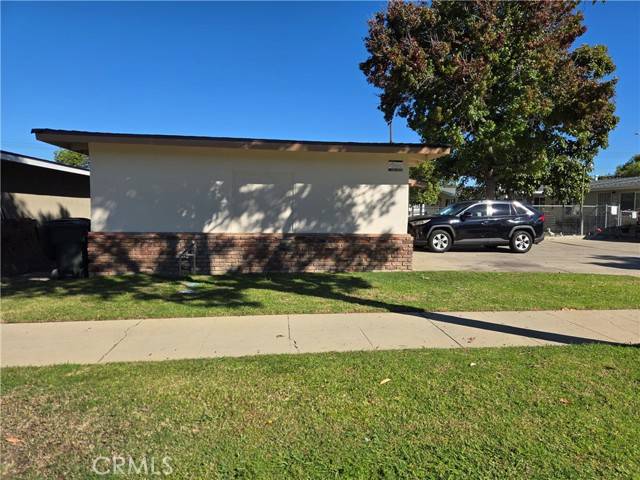 Orange, CA 92867,145 W Mayfair