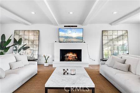 Newport Beach, CA 92660,11 Harbor Island