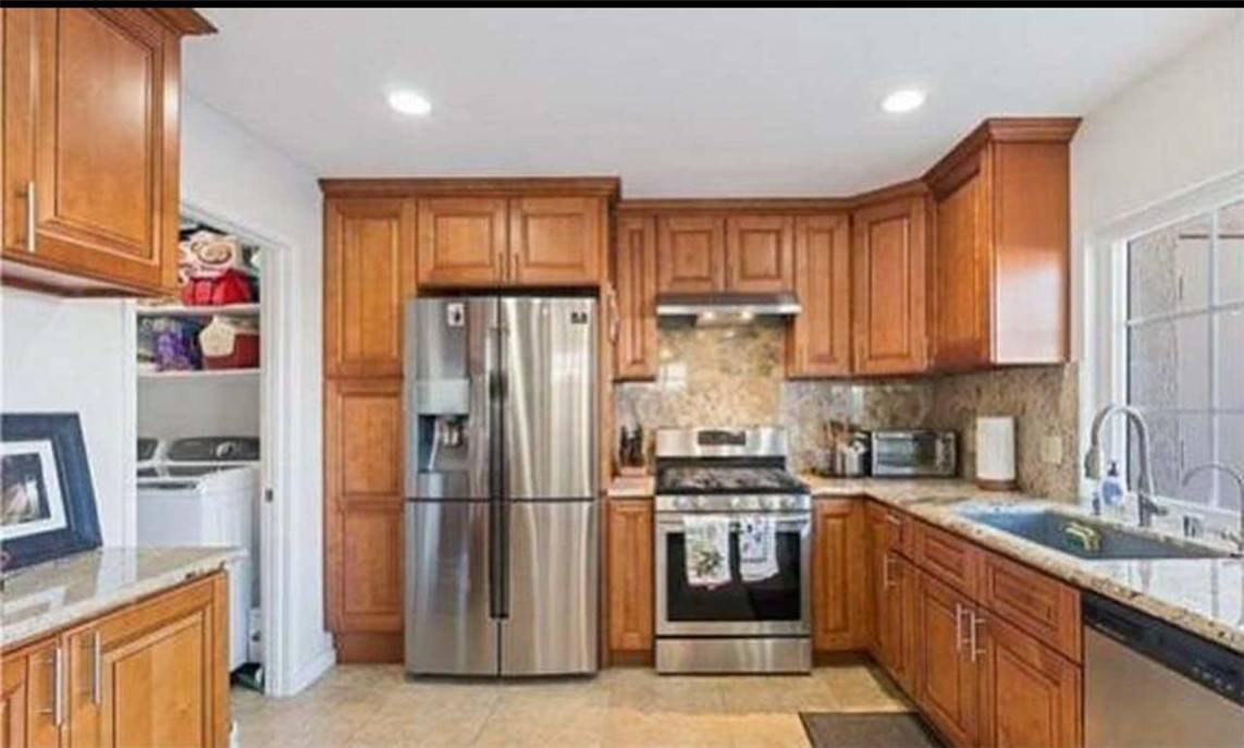 Irvine, CA 92604,9 Albany