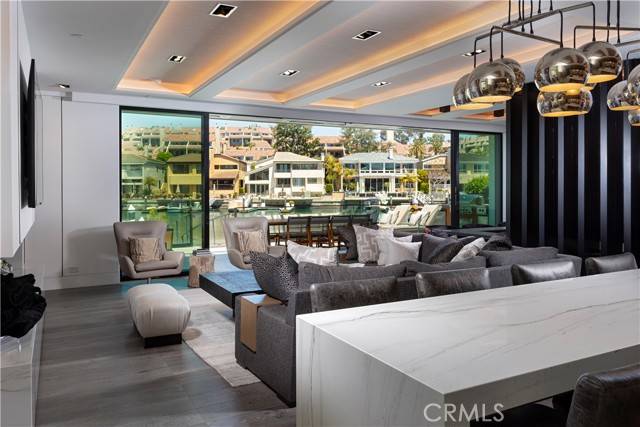 Newport Beach, CA 92660,660 Harbor Island Drive