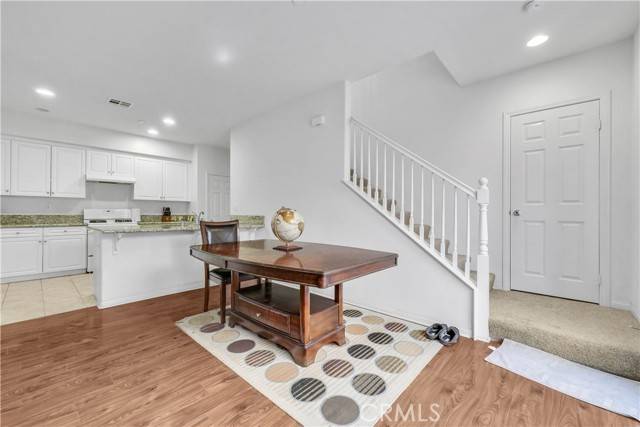 Eastvale, CA 92880,7042 Logsdon