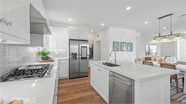 Valencia (santa Clarita), CA 91381,27569 Millstone Place