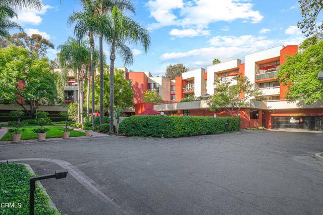 Los Angeles, CA 90042,3961 Via Marisol #316