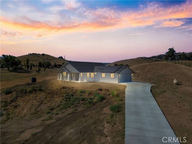 Tehachapi, CA 93561,20381 Pinon Canyon Road