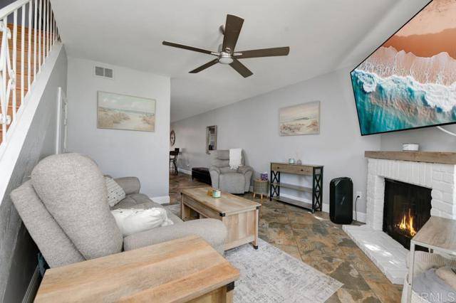 Escondido, CA 92026,264 Espanas Gln