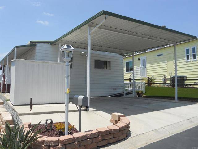 Escondido, CA 92029,955 Howard Avenue #40