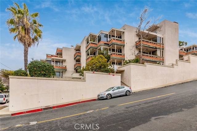 Signal Hill, CA 90755,2525 E 19th Street #12