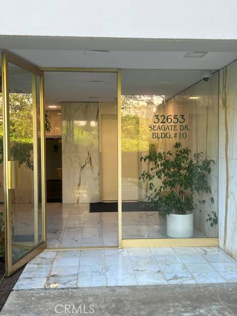 Rancho Palos Verdes, CA 90275,32653 Seagate Drive #107