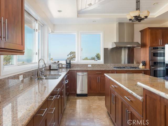 Rancho Palos Verdes, CA 90275,43 Avenida Corona
