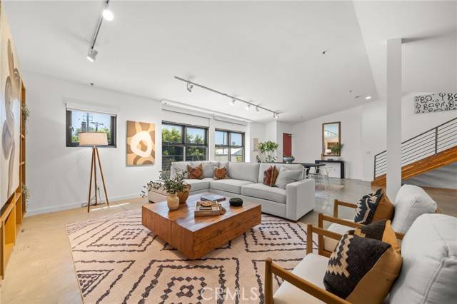 Venice (los Angeles), CA 90291,700 S Main Street #20