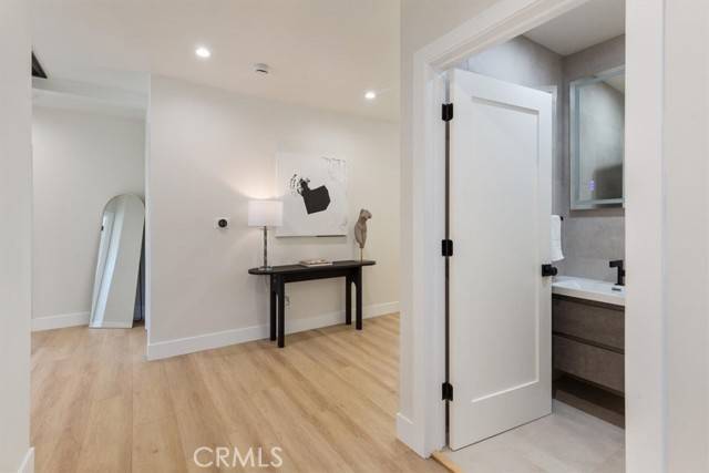 Woodland Hills (los Angeles), CA 91367,22452 Dolorosa Street