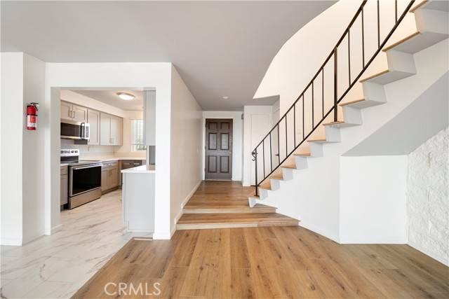 Inglewood, CA 90301,240 W Queen Street #10