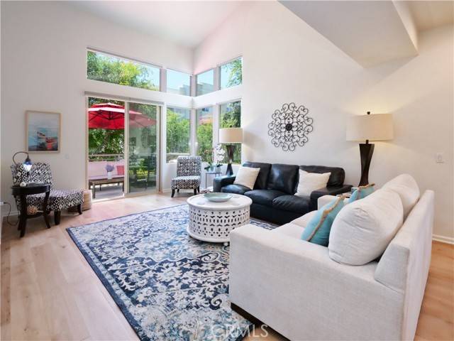 Hawthorne, CA 90250,5429 Strand #101