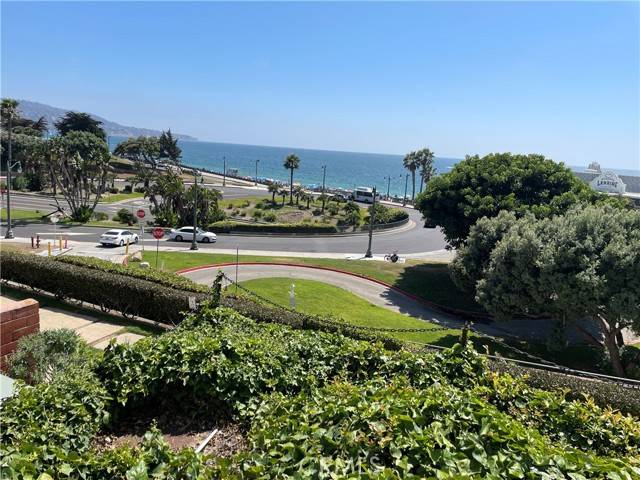 Redondo Beach, CA 90277,670 The Village