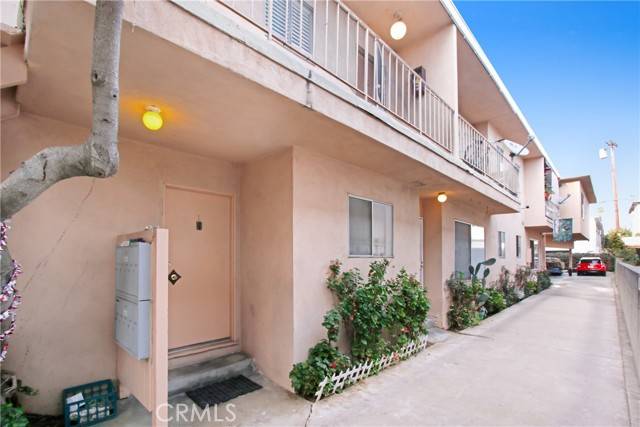 Los Angeles, CA 90025,1320 S Carmelina Avenue
