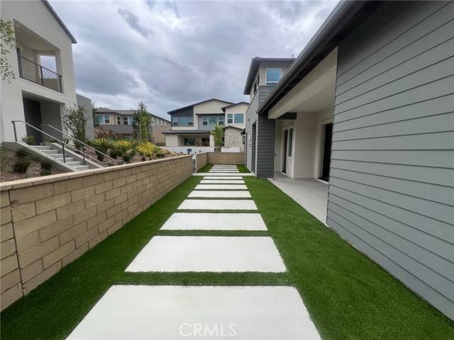 Irvine, CA 92618,240 Sora