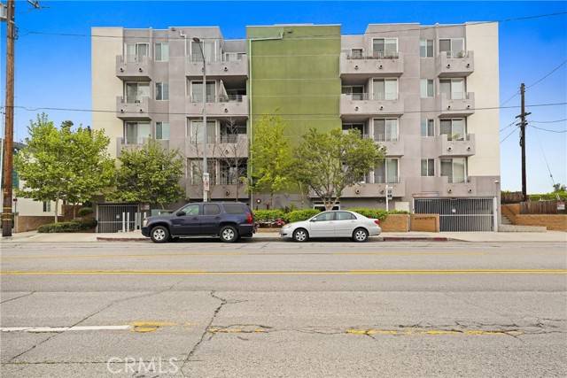 Valley Village, CA 91607,5818 Whitsett Avenue #405