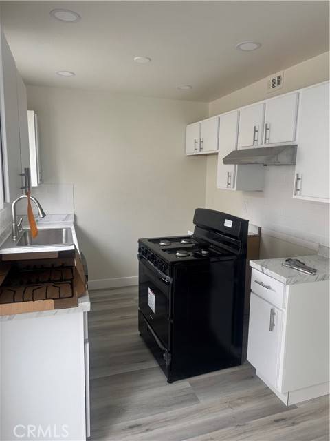 Los Alamitos, CA 90720,4302 Howard #3