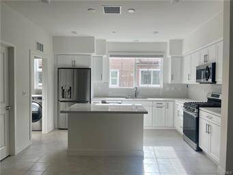 Santa Fe Springs, CA 90670,11751 Florence Ave #4