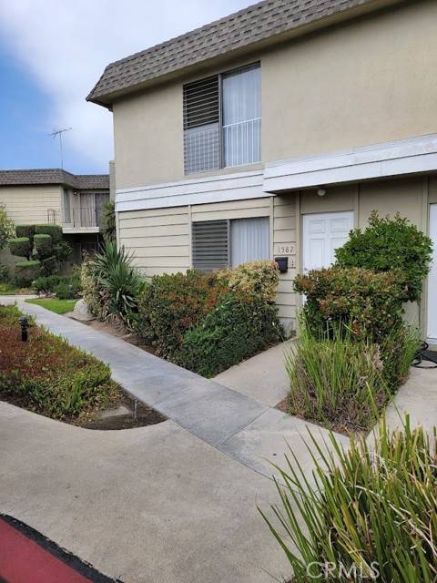 Tustin, CA 92780,1582 Mitchell Avenue