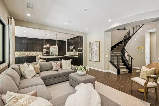 Lake Forest (el Toro), CA 92630,285 Pinnacle Drive