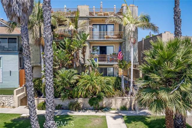 Long Beach, CA 90803,3811 E Livingston Drive #1