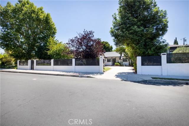 Tarzana (los Angeles), CA 91356,5715 Cahill Avenue