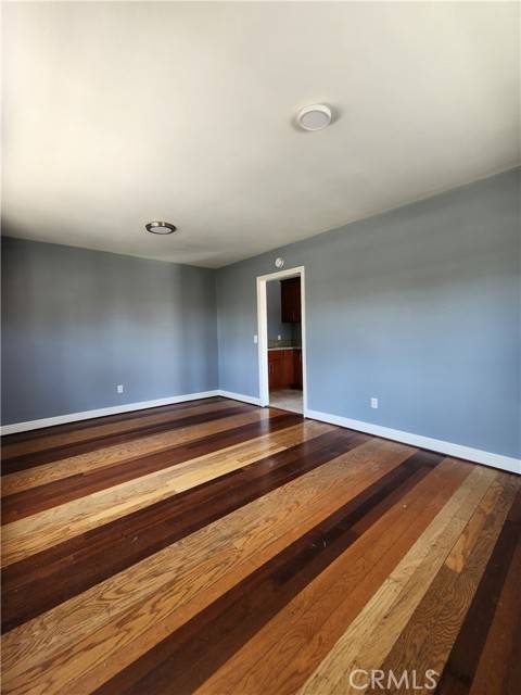 Santa Ana, CA 92703,529 S Flower