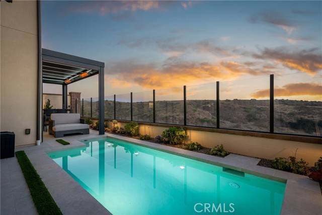 Irvine, CA 92618,208 Canterbury