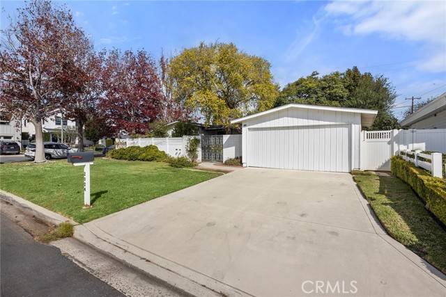 Newport Beach, CA 92660,2024 Diana Lane