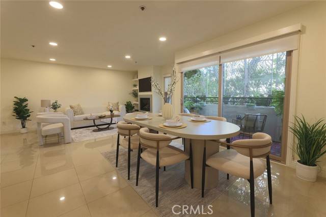 Newport Beach, CA 92663,260 Cagney Lane #105