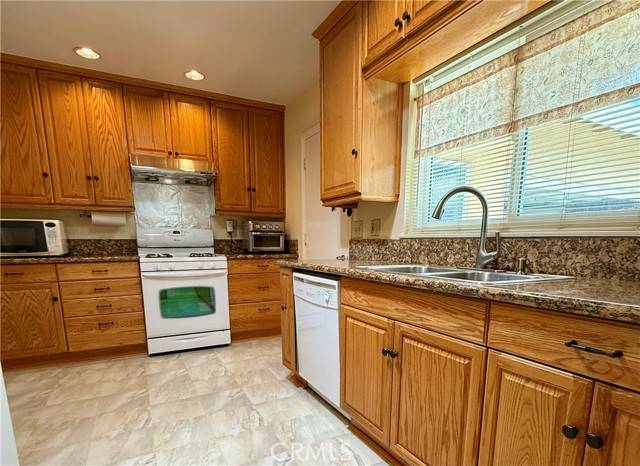 Fullerton, CA 92831,913 N Acacia Avenue