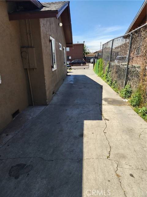 Los Angeles, CA 90003,147 E 95th Street