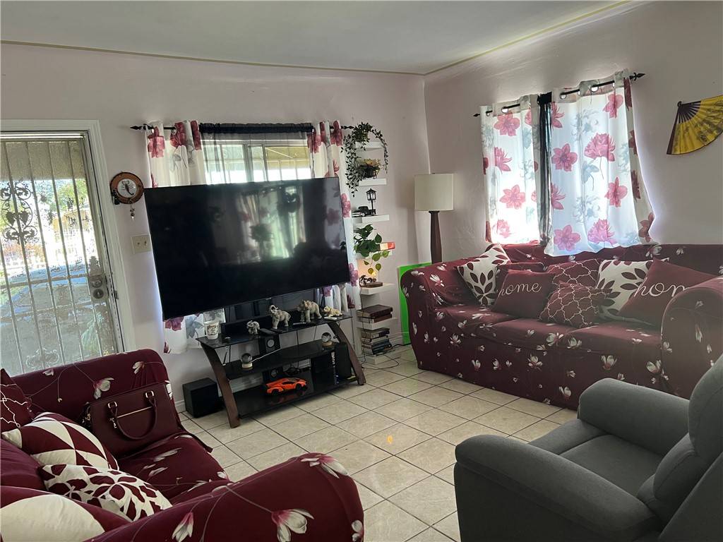 Compton, CA 90221,1010 E Stockton